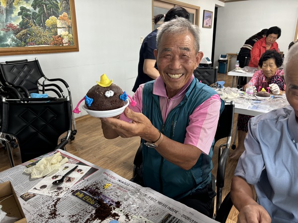 ▲ 정기 프로그램에 참여한 당진시노인복지관 어르신 모습. 당진시사회복지협의회 제공