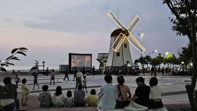 춘장대해수욕장 야외영화 상영관 모습.사진=서천군 제공.