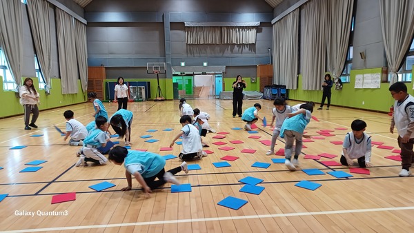 ▲ 부적초등학교병설유치원 유아들이 유·초 이음 연계 교육에 참여하고 있다.  부적초등학교병설유치원 제공