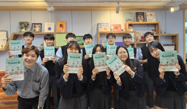 영신중학교는 충청북도교육청이 주관한 독서교육 활성화 우수 학교로 선정돼 교육감상을 수상한다.