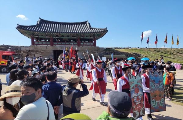 ▲ 지난해 10월 개최된 서산해미읍성축제 모습. 서산문화복지센터 제공