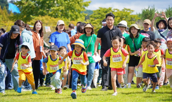 대전시사회서비스원은 대전 대덕구 금강로하스대청공원에서 제2회 다(多)가치 연합체육대회를 개최했다. 대전시사서원 제공