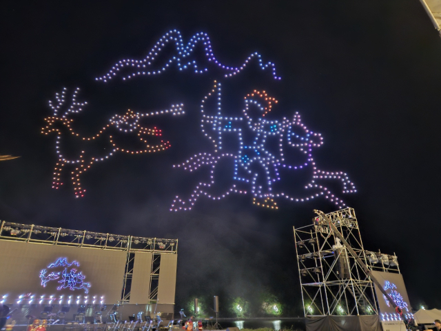 제26회 온달뮨화축제가 전국 관광객과 주민들의 뜨거운 호응 속에 성황리 마쳤다. 사진은 드론 700대가 가을 하늘을 수놓고 있는 모습. 단양=이상복 기자 cho2225@cctoday.co.kr