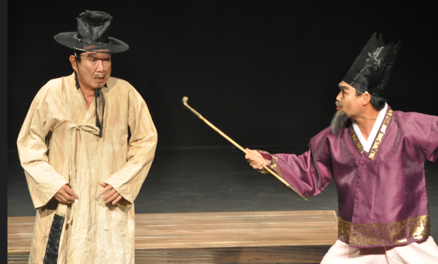 대전시립연정국악원이 오는 18~19일 고전 흥부전을 현대적으로 재해석한 극장식 마당놀이 기획공연 ‘윤문식의 싸가지 흥부전’을 공연한다고 7일 밝혔다. 대전시립연정국악원 제공