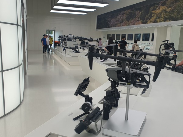 ▲ 세계 최고 수준의 드론회사 DJI 전시장.