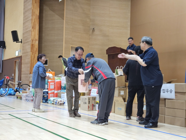 사진은 우승·준우승팀에게 손병훈 감리사가 시상하고 있다.단양=이상복 기자 cho2225@cctoday.co.kr