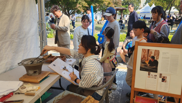 보은군은 지난 11일 개막한 2024 보은대추축제가 주말을 포함한 3일간 전국에서 찾아온 관광객들로 축제장이 인산인해를 이루며 명불허전 명품 축제임을 다시 한번 증명하고 있다고 밝혔다.(사진/보은군 제공)