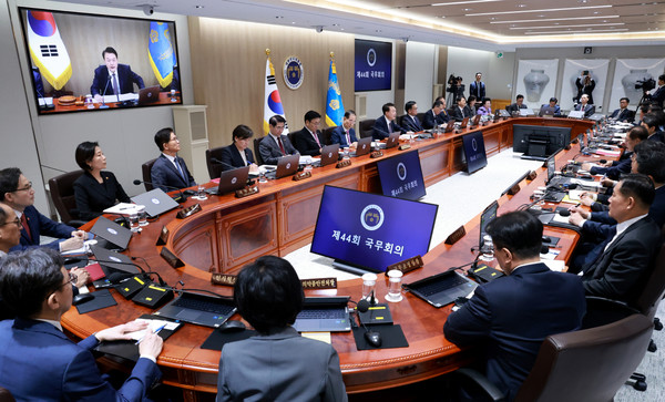 윤석열 대통령이 15일 서울 용산 대통령실 청사에서 열린 국무회의를 주재하며 발언하고 있다. 2024.10.15 사진=연합뉴스. 
