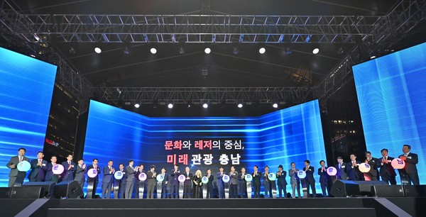 도와 충남문화관광재단은 15일 서울 광화문광장에서 충남 방문의 해 선포식 및 성공 기원 한마당 ‘와우 페스티벌(와WOW! 페스티벌)’을 개최했다. 충남도 제공. 