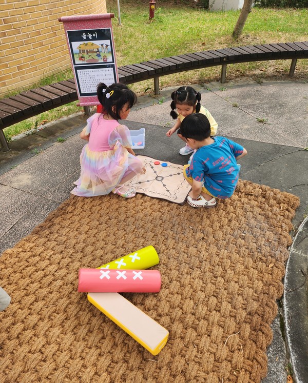 ① 유치원 전래놀이 한마당, ‘윷놀이’