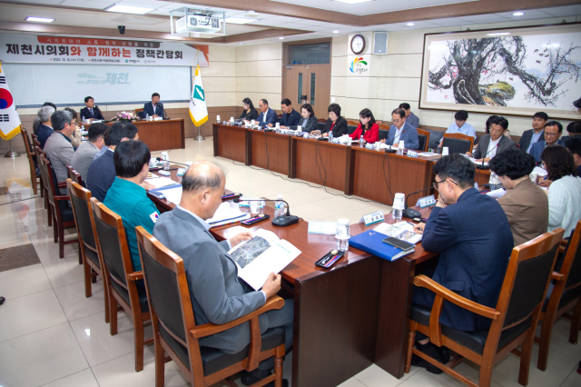 제천시가 제천시의회와 함께하는 정책간담회 개최하고 다양한 논의를 갖고 있다. 제천시 제공