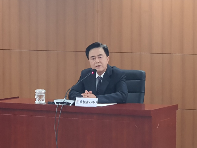 김태흠 충남지사는 18일 도청 상황실에서 부여군 수몰 지역 마을 대표 13명과 간담회를 진행했다. 사진=권혁조 기자.