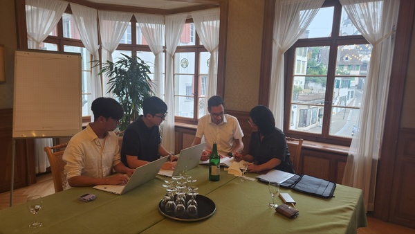 ▲ 공동취재단이 바인펠덴 청사에서 시몬 볼프 시장을 만나 인터뷰를 하고 있다.