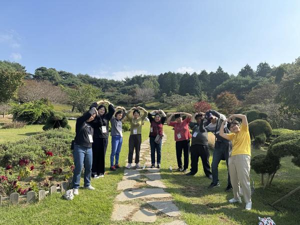 예산군장애인보호작업장(원장 조영재) 근로장애인 9명은 지난 지난11일~12일 대천 한화리조트로 취업 장애인 힐링캠프를 다녀왔다.