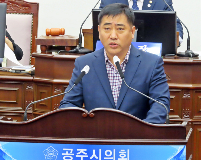 공주시의회 이범수 의원의 5분 발언 모습.사진=김익환 기자