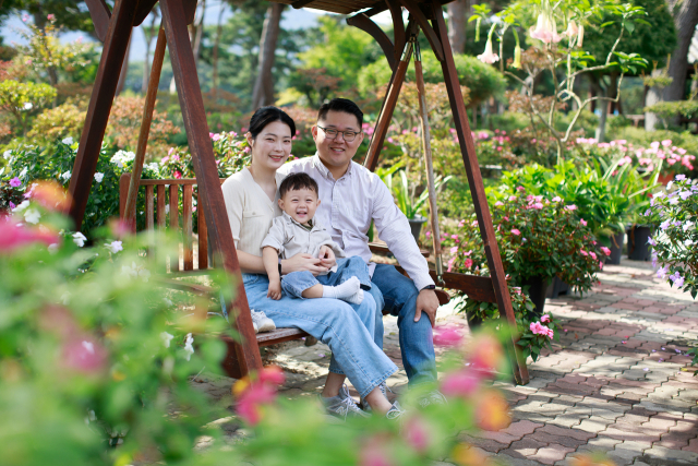 지난 9~11일 인지면 ‘쉼이 있는 정원’을 배경으로 진행된 관광 스냅사진 이벤트 사진. 서산시 제공