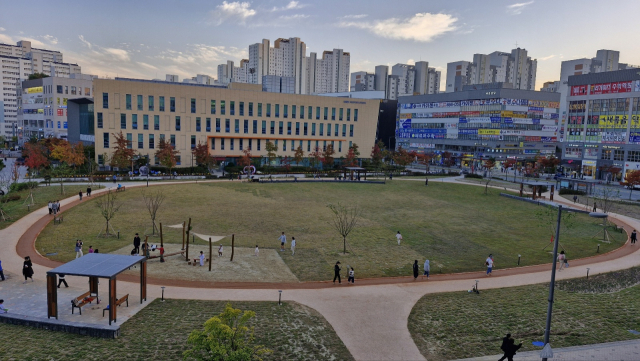 세종시 새롬동 체육시설용지 유휴지에 들어선 새롬정원 전경. 사진=강대묵 기자