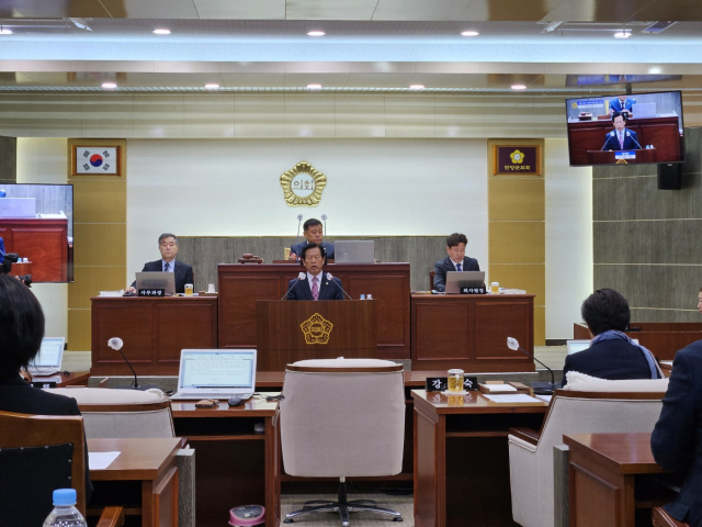 조성룡 단양군의회 의원이 5일 5분 발언을 통해 단양군 체육시설 보완을 촉구하고 있다. 단양=이상복 기자