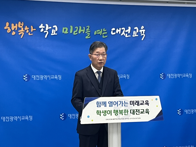 최재모 대전시교육청 교육국장이 7일 정례브리핑을 통해 수능 지원 방안을 발표하고 있다. 사진=최윤서 기자