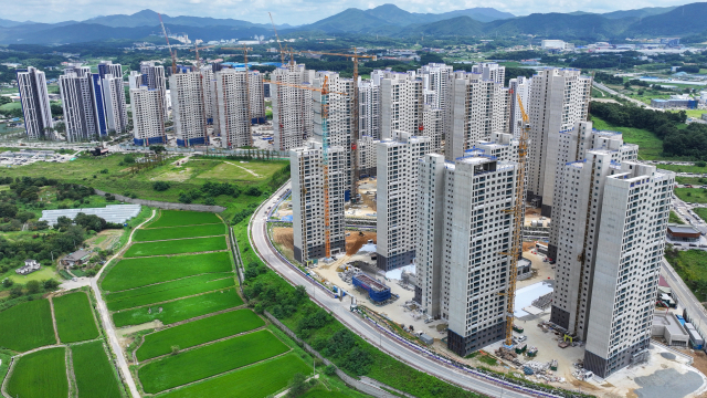 대소면 성본산업단지의 공동주택(동문디이스트 687세대, 푸르지오 더퍼스트 1048세대)에 입주가 시작되며 음성군 인구가 증가하고 있다. 음성군 제공