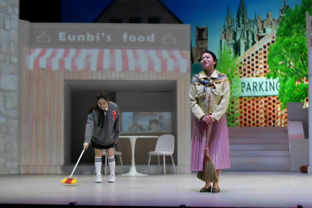 대전 지역사회에 감동을 선사했던 창작 가족 뮤지컬 ‘우산’ 공연 모습. 아우라오페라단 제공