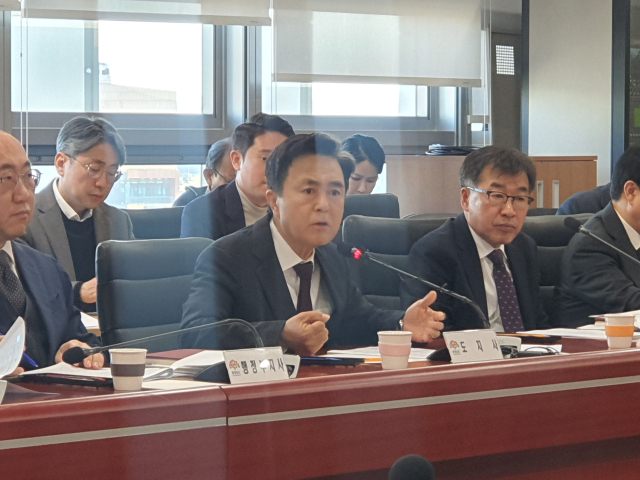 김태흠 충남지사가 18일 도청 중회의실에서 열린 제69차 실국원장회의를 주재하고 있다. 사진=권혁조 기자.