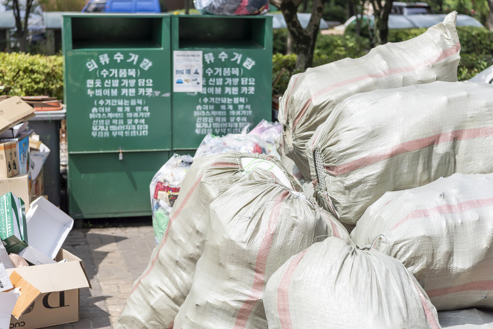 쓰레기. 아이클릭아트 제공.
