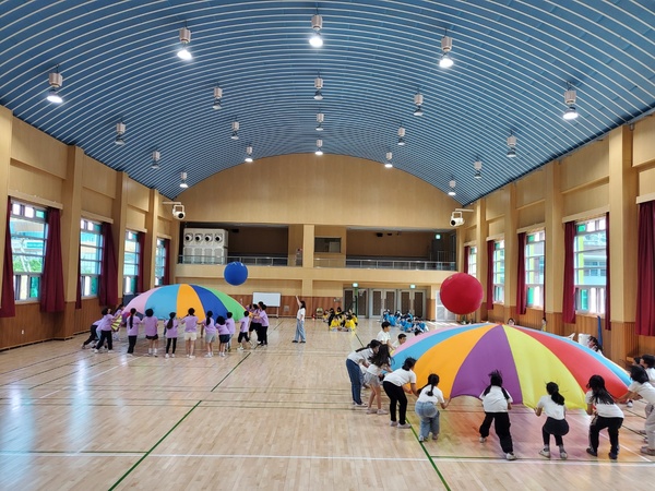 ▲어울림 활동 오색빛깔 놀이마당