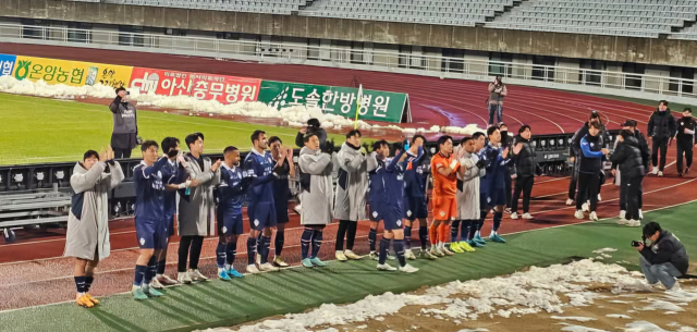 충남아산FC가 28일 저녁 7시 천안종합운동장에서 열린 '2024 하나은행 K리그 승강 플레이오프' 1차전에서 대구FC에 4대3 승리를 거두며 유리한 고지를 선점했다. 아산 = 이 봉 기자