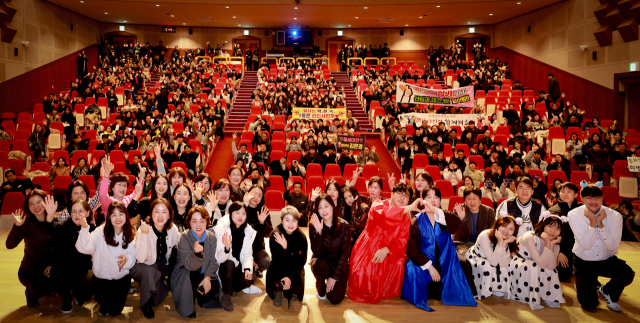 지난달 29일 오후 보령시 공직자 1천여명이 시민을 위한 행정에서 벗어나 한해를 마감하는 제1회 공직자의 밤을 즐겼다. 보령시 제공