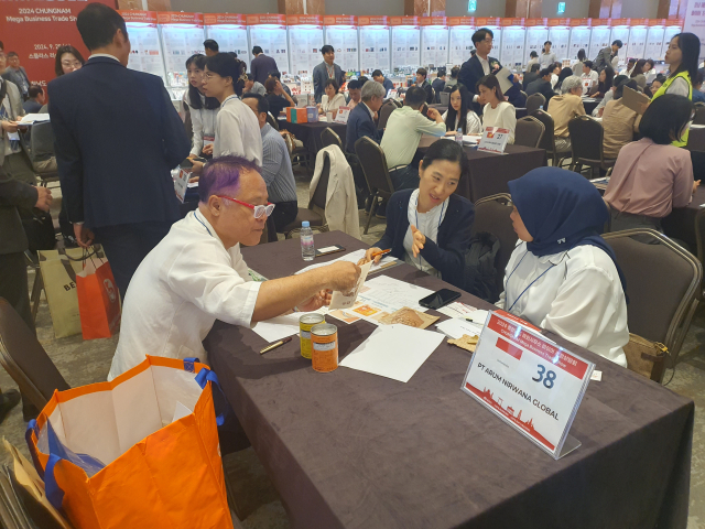 해외 5개국 61개사의 바이어와 도내 기업 178곳이 참여한 ‘2024 해외사무소 바이어 초청상담회’가 지난 9월 25일 예산 스플라스 리솜에서 열렸다. 사진=권혁조 기자.