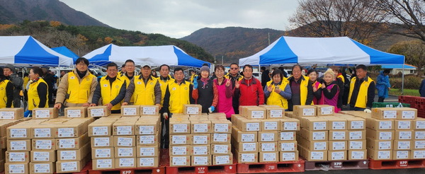 국제라이온스협회는 지난달 30일 광천클럽 앞 주차장 일원에서 ‘2024-2025 지구합동 사랑의 김장봉사’를 실시했다.
