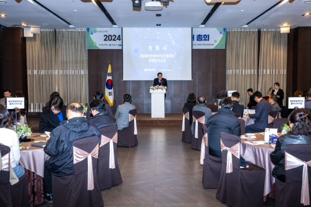 2024 제천한방바이오클러스터 총회가 12일 오후 4시30분 제천 더그랜드컨벤션센터에서열린 가운데 최명현 이사장이 인사를 하고 있다. 제천시 제공