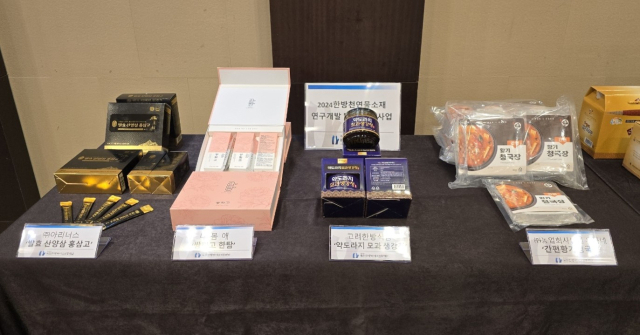 산양삼을 이용한 스틱제품으로 발효산양삼홍삼고 및 쌍화탕을 제형화한 쌍화고 한탐 ⟁나노추출 공법을 활용한 약도라지모과생강청 ⟁ 간편한 청국장 밀키트와 간편황기청국장 모습. 제천시 제공