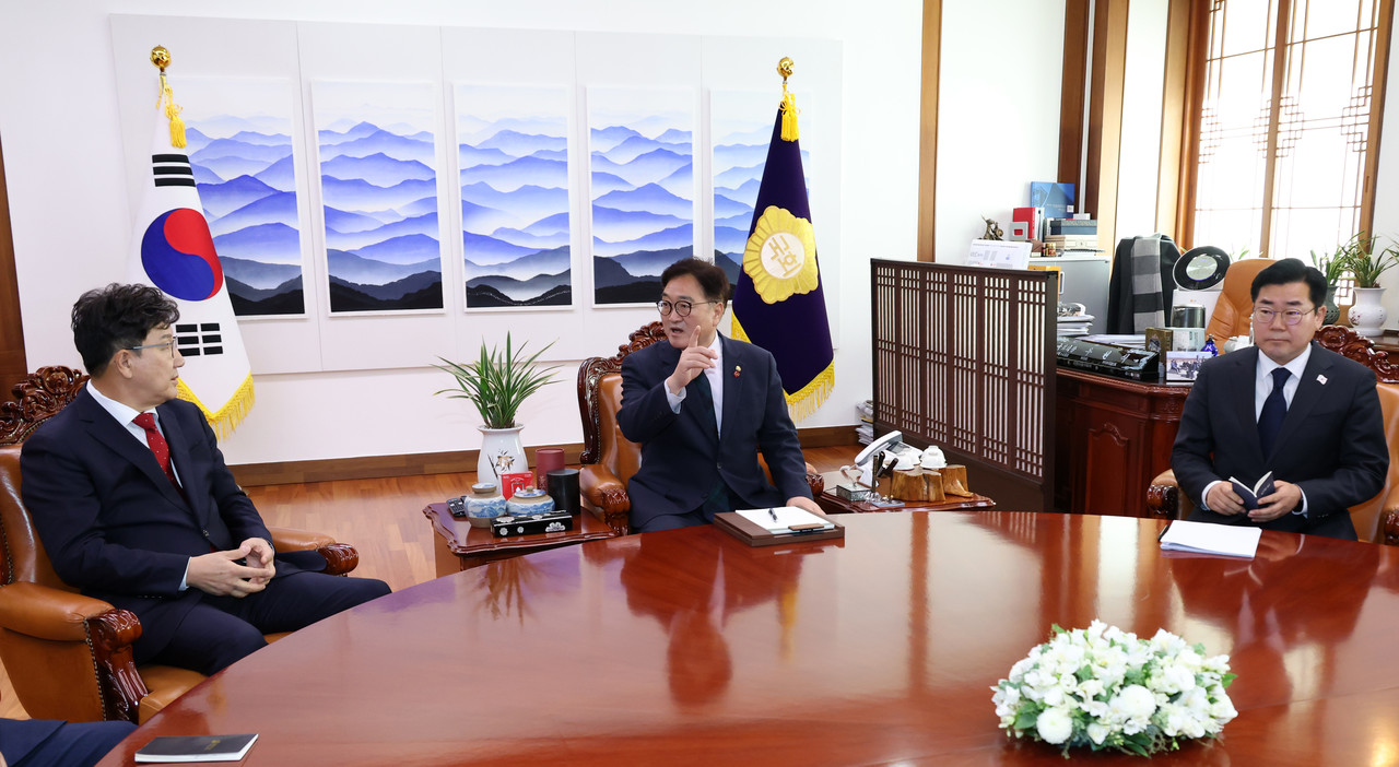 우원식 국회의장이 23일 오전 서울 여의도 국회에서 여야 원내대표들과 회동하고 있다. 2024.12.23 [공동취재] 사진=연합뉴스.