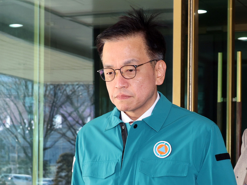 최상목 대통령 권한대행 부총리 겸 기획재정부 장관이 29일 오전 전남 무안공항 항공기 사고 대응을 위해 정부서울청사에서 나오고 있다. 2024.12.29 사진=연합뉴스.