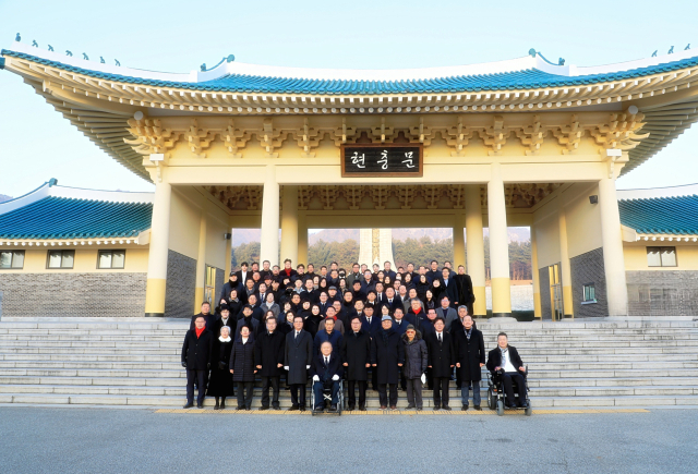 국민의힘 대전시당은 2일 오전 국립대전현충원을 찾아 헌화와 묵념을 진행하며, 순국선열의 헌신을 기렸다. 국민의힘 대전시당 제공