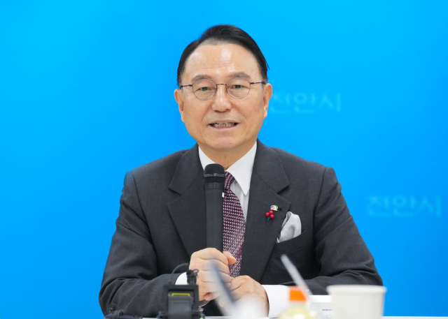 박상돈 천안시장이 6일 오전 시청 브리핑실에서 열린 언론 간담회에서 발언하고 있다. 천안시 제공.