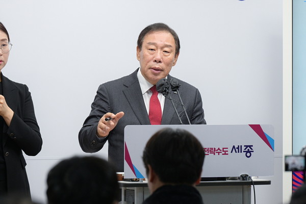 최민호 세종시장은 6일 시청 브리핑룸에서 ‘2025년 주요 업무계획’을 주제로 한 기자회견을 진행했다. 사진=세종시 제공