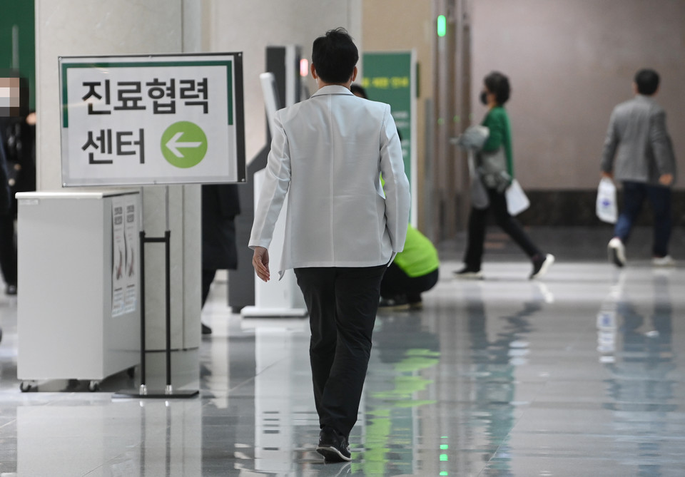 대전의 한 대학병원에서 의료진이 이동하고 있다. 충청투데이 DB