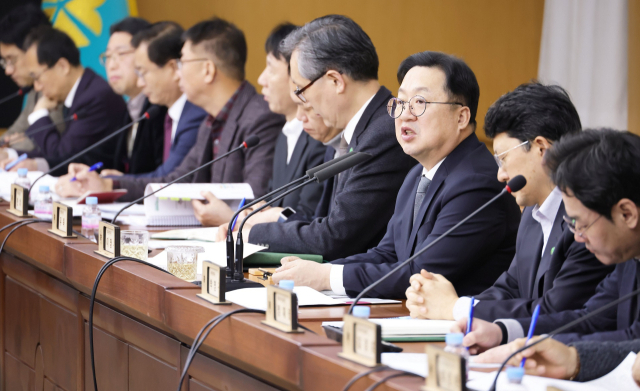 이장우 대전시장은 7일 대전시청에서 새해 첫 확대간부회의를 열고 ‘자영업자 및 소상공인 지원 예산 신속 집행’과‘예산 증액사업 정부안 1차 추경 반영’등을 주문했다. 대전시 제공
