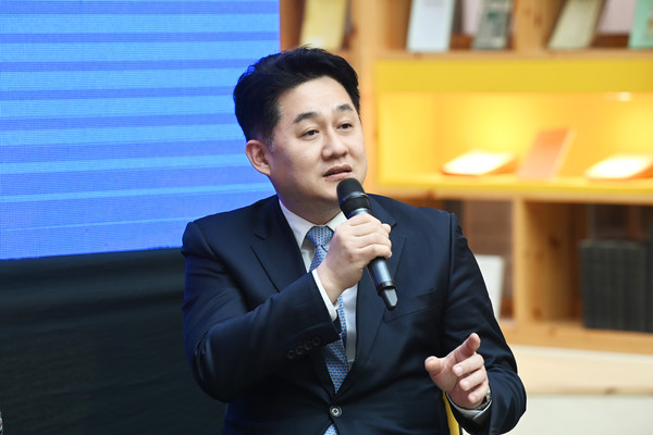 지난 27일 세종시청 4층 한글사랑 세종책문화센터에서 열린 '2024 세종시 국가균형발전 정책한마당' 행사에 참석한 오득창 세종창조경제혁신센터장이 토크 콘서트에서 발언을 하고 있다. 김주형 기자 kjh2667_@cctoday.co.kr