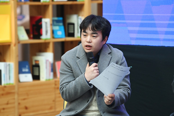 지난 27일 세종시청 4층 한글사랑 세종책문화센터에서 열린 '2024 세종시 국가균형발전 정책한마당' 행사에 참석한 홍영훈 세종청년센터장이 토크 콘서트에서 발언을 하고 있다. 김주형 기자 kjh2667_@cctoday.co.kr