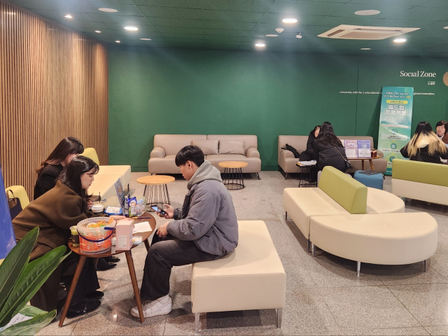 한남대 56주년기념관에서 취업·진로 맞춤형 통합연계 컨설팅이 진행되고 있다. 한남대 제