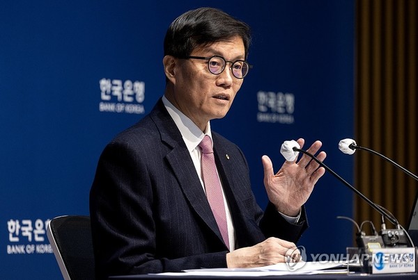 이창용 한국은행 총재가 16일 서울 중구 한국은행에서 열린 금융통화위원회 기준금리 결정에 관한 기자간담회에서 발언하고 있다. 사진=연합뉴스 제공