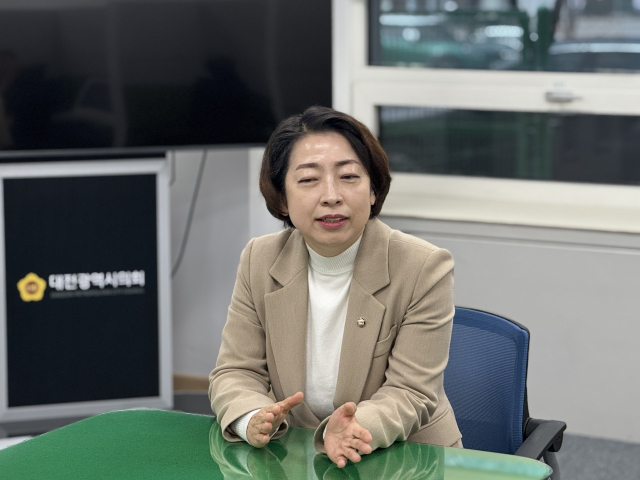 더불어민주당 황정아 국회의원이 16일 오전 대전시의회 기자실을 찾아 기자들과 인터뷰를 진행하고 있다. 사진=조사무엘 기자.