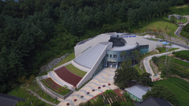 음성군 원남면 소재 반기문 평화기념관에서는 세계 다양한 문화와 유엔(UN)관련 내용을 예술·놀이·체험·교육 등에 접목해 참여형 전시사 열리고 있다. 음성군 제공