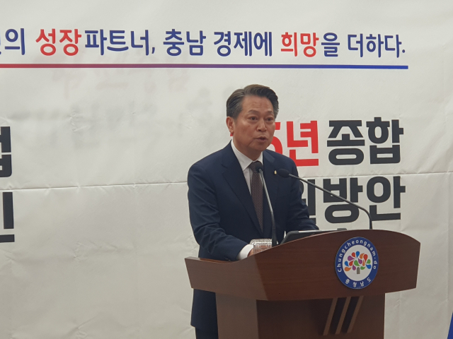 조소행 충남신용보증재단 이사장은 22일 도청 프레스센터에서 기자회견을 열고 올해 재단의 중소기업·소상공인 종합지원 대책을 발표하고 있다. 사진=권혁조 기자.