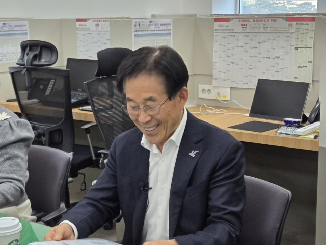 이창섭 2027 충청유니버시아드대회 조직위원회 부위원장 겸 사무총장이 23일 대전시청 기자실을 방문해 추진 현황을 설명하고 있다. 사진=이심건 기자