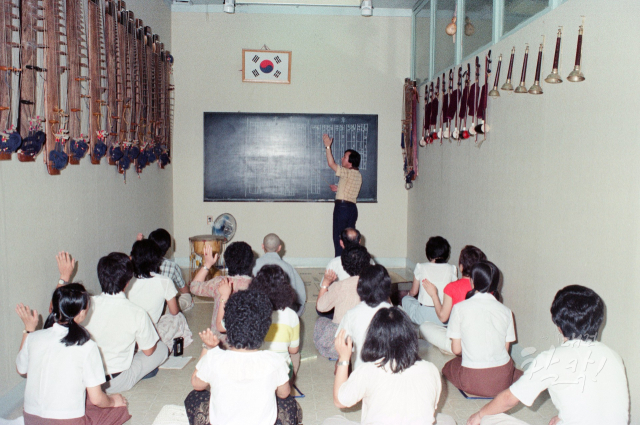 1986년 대전시립연정국악원 악기 강습. 사진 대전시립연정국악원 제공